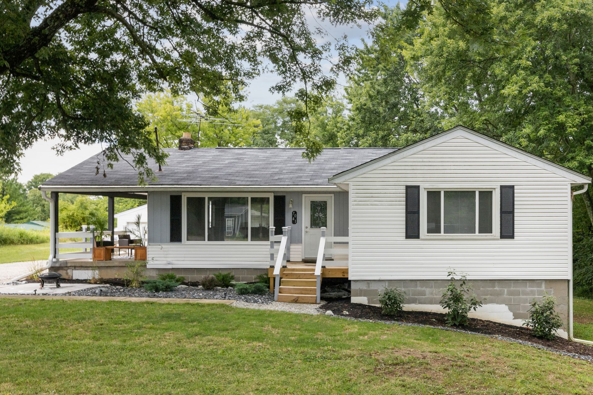 Beds: 3 Baths: 1 Living Space: 1200 Sq. Ft.